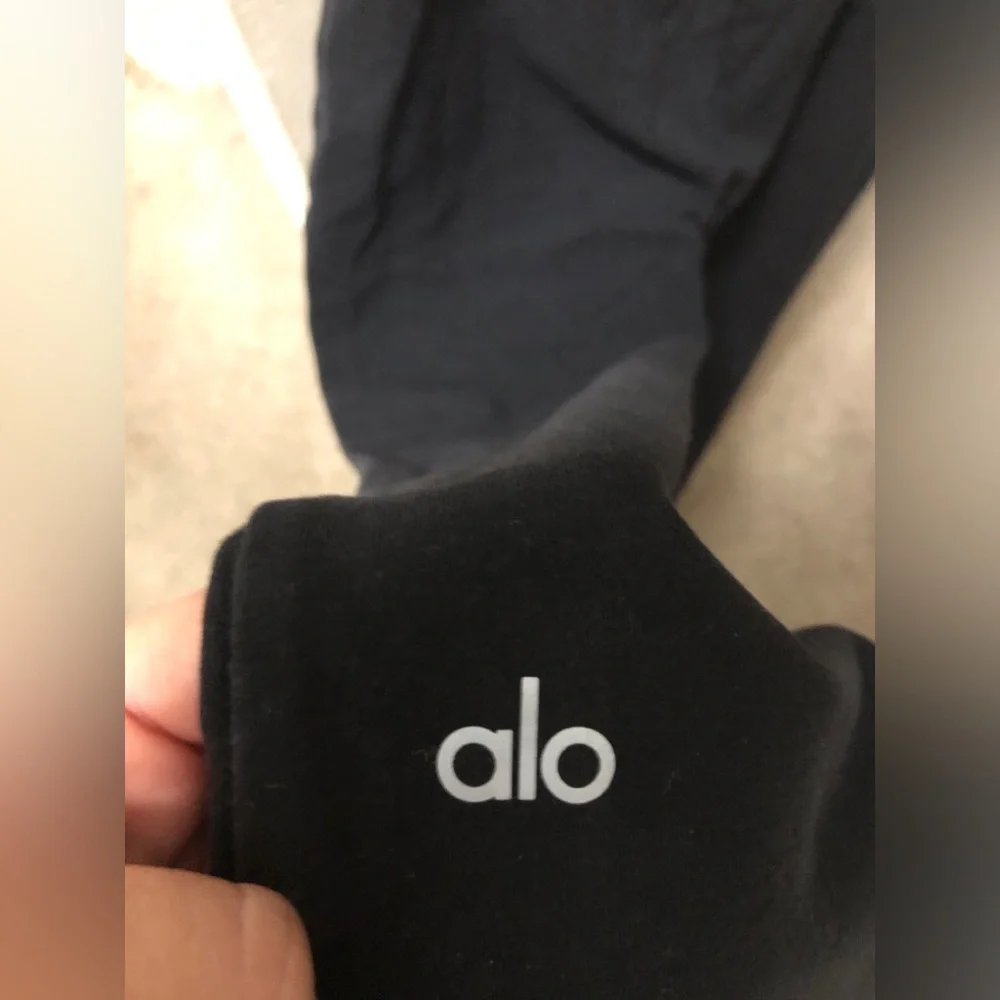 ALO Yoga Black Flare Wide-Leg leggings Size Small So CUTE